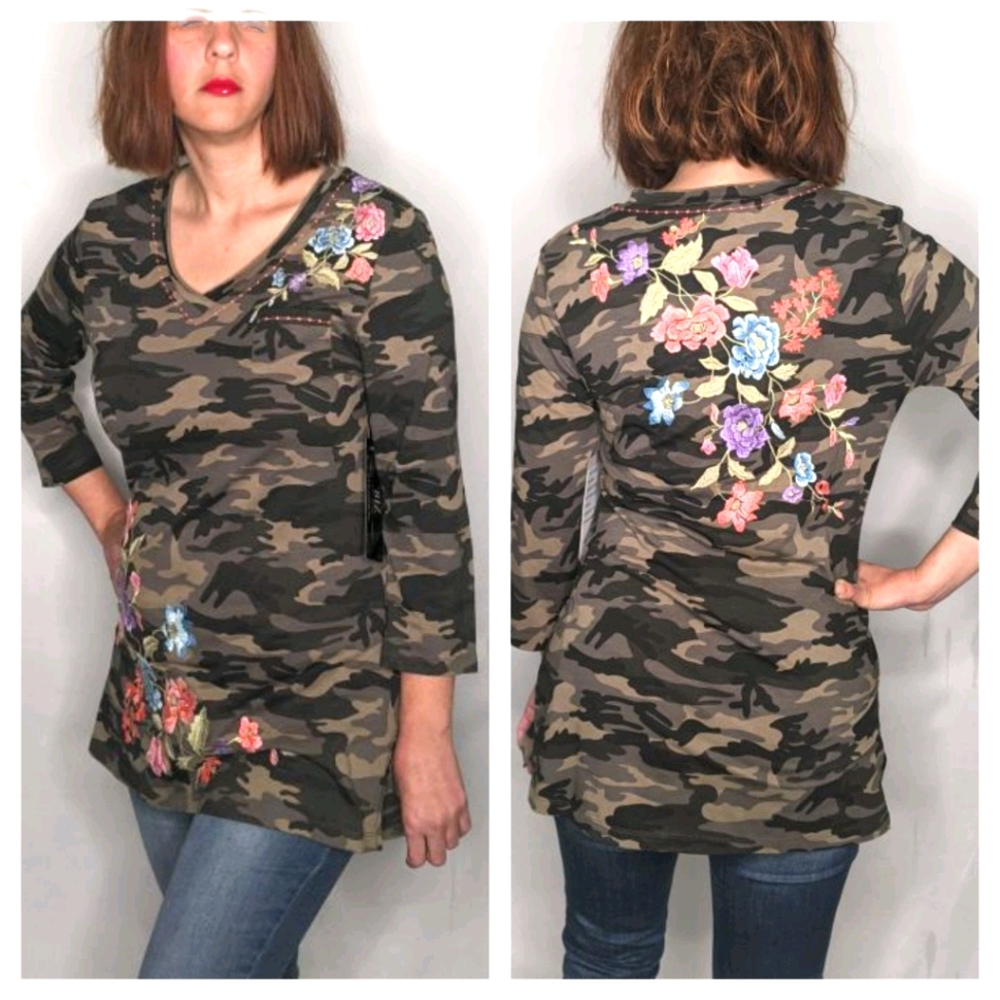NWT ~ PAPARAZZI BY BIZ Camo Embroidered Top